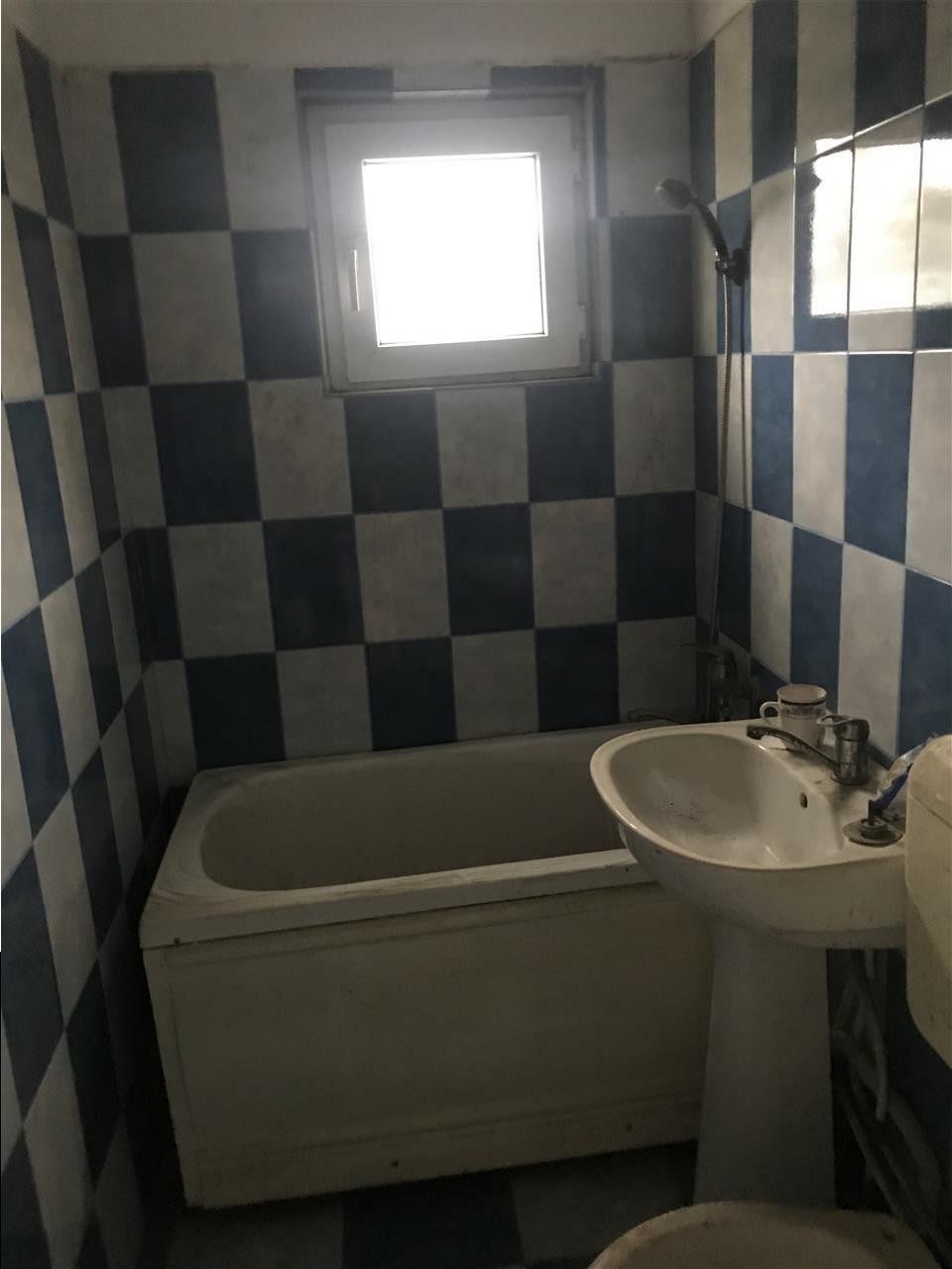 Ap 3 camere , cartier SUD, termopan , fara imbunatatiri , liber