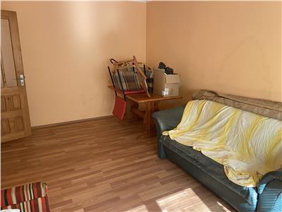 Apartament 2 camere zona Longinescu , parter , decomandat , 60 mp
