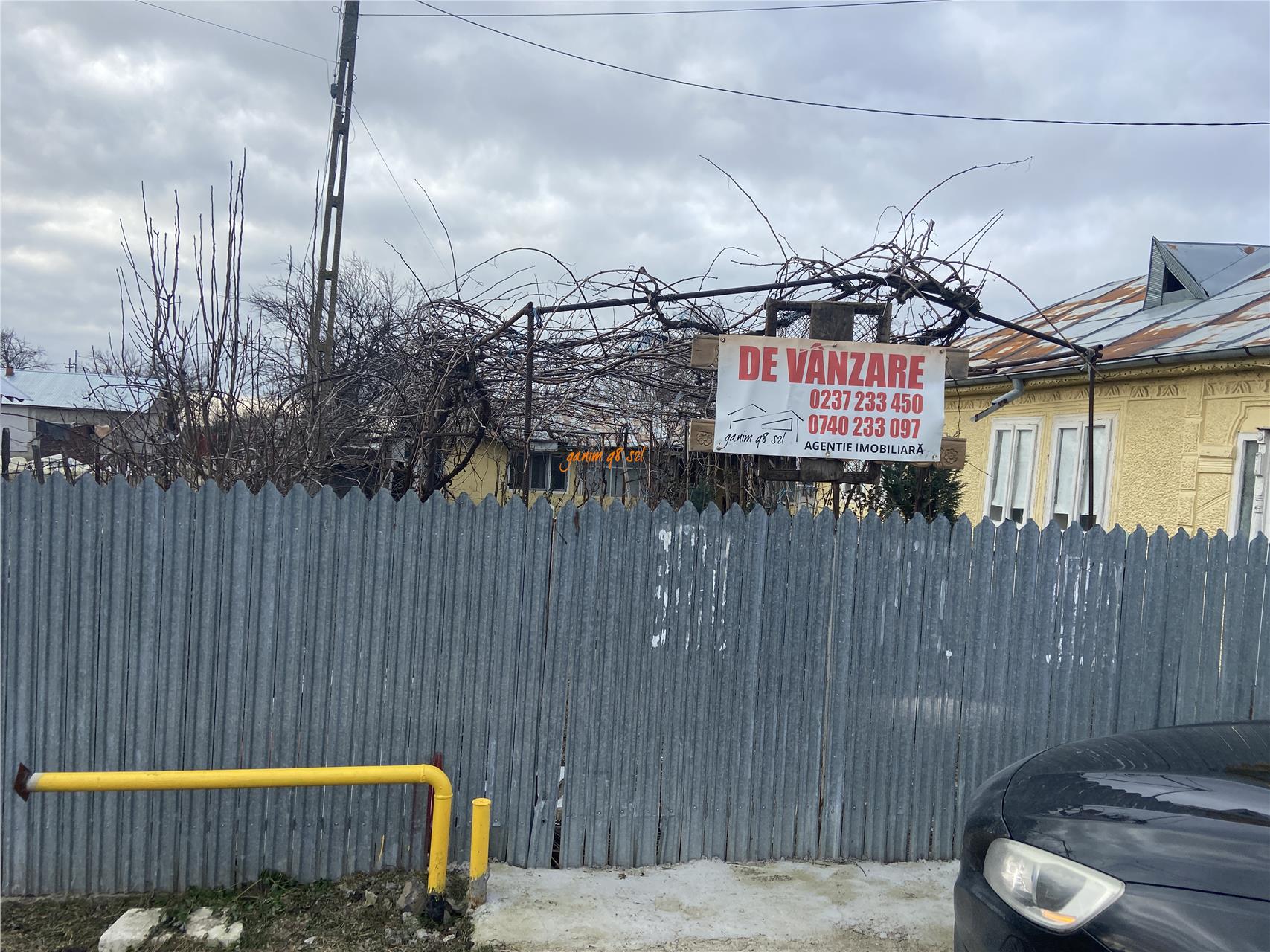 Casa formata din 2 corpuri de vanzare in sat Maluri , comuna Vulturu ,suprafata casa 100 mp , teren1400mp
