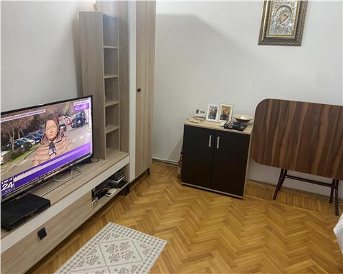 Apartament 3 camere , zona cartier Sud ,et 2/4 , decomandat , imbunatatit