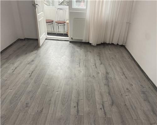 Apartament 2 camere , et 1/4 , ultracentral -Piata Moldovei , renovat , mobilat  partial