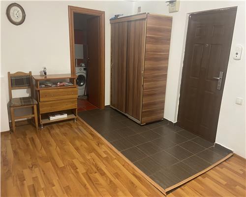 Garsoniera de vanzare , zona Spitalul Judetean Focsani , 28 mp , decomandata , et 3/3 ,mobilata partial