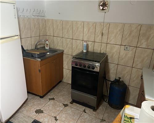 Casa formata din 2 corpuri de vanzare in sat Maluri , comuna Vulturu ,suprafata casa 100 mp , teren1400mp