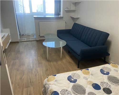 Garsoniera , zona ultracentrala - Piata Moldovei , et 3/4 , mobilata si utilata