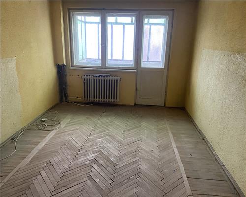 Apartament 2 camere ,50 mp , cartier Gara , et 3/4 , liber