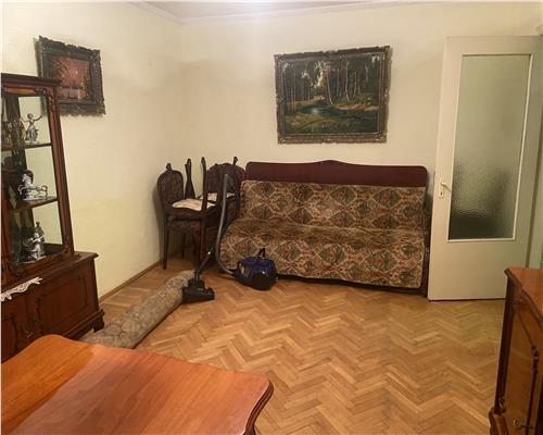 Apartament 3 camere , zona ultracentrala - Primaria Focsani , et 2/3 , decomandat , liber, centrala termica proprie