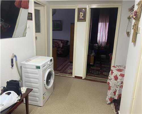 Apartament 3 camere , zona ultracentrala -Primaria Focsani , et 3/8 , decomnadat