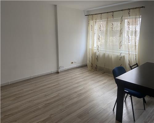 Apartament 2 camere , zona Inspectoratul Scolar, et 3/4 , decomandat ,54 mp, imbunatatit , mobilat