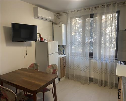 Garsoniera, zona cartier Gara , et 1/4 , imbunatatita , mobilata , centrala termica individuala