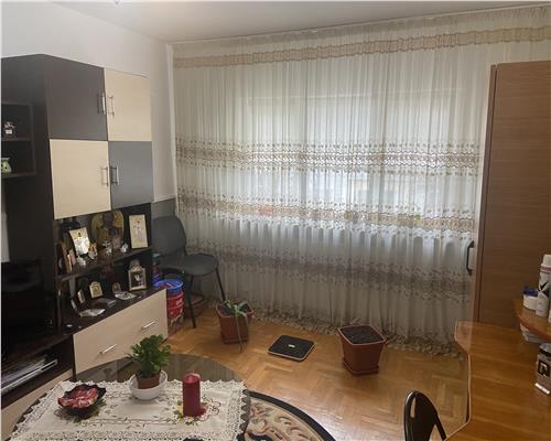 Apartament 2 camerec , zona centrala 2 Stejari , et 2/4, decomandat , centrala termica proprie