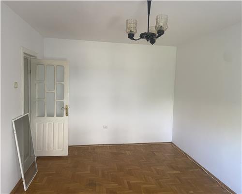 Apartament 2 camerec , zona centrala 2 Stejari , et 2/4, decomandat , centrala termica proprie