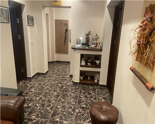 Apatament 2 camere , zona Spitalul Militar , et 1/3 , decomandat , imbunatatit , mobilat integral