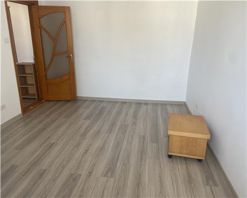 Apartament 2 camere , cartier Sud , decomandat , 43 mp, centrala termica proprie