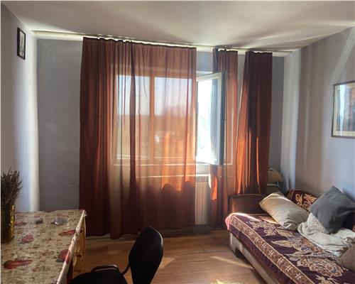 Garsoniera de vanzare , cartier Sud , decomandata 34 mp , et 3/3 , libera