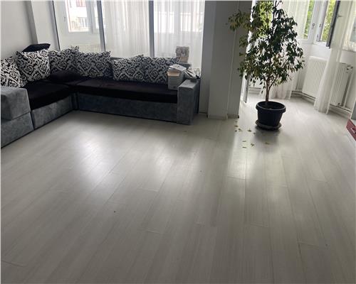 Apartament 3 camere , zona centrala Inspectoratul Scolar,  et 4/4, decomandat , 70 mp , renovat  , partial mobilat , liber