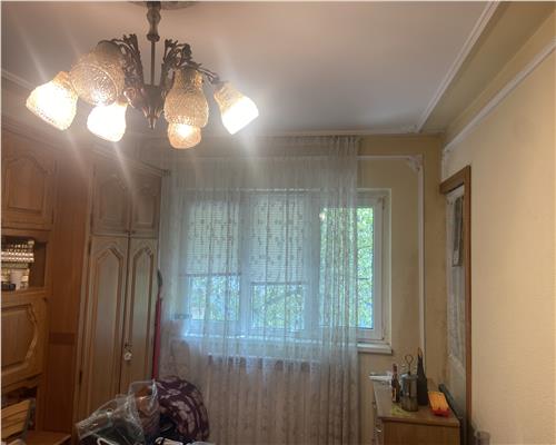 Apartament 2 camere , zona centrala b- dul Brailei , et 1/3 , decomandat , 50 mp , liber, centrala termica proprie
