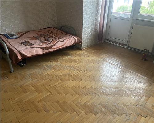 Apartament 3 camere , et 2/3,decomandat , 94 mp , centrala termica proprie