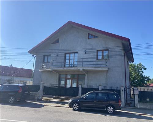Casa de vanzare in Golesti , parter+etaj + mansarda , suprafata casa 383 mp, posibilitate spatiu comercial