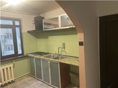 Garsoniera zona Gara , et 3/4 , decomadata , libera , 32 mp , curata , partial mobilata