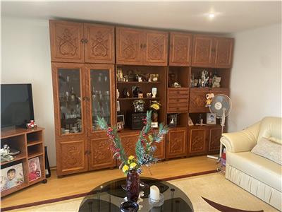 Apartament 3 camere , zona Politia Judeteana , parter , 85 mp , decomandat , imbunatatit , partial mobilat