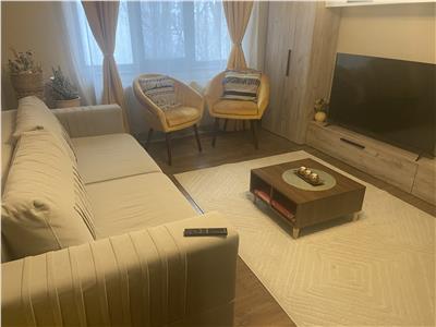 Apartament 3 camere , Zona Spitalul Judetean , et 2/4 , renovat , imbunatatit , mobilat