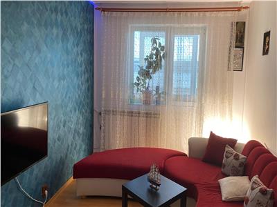 Apartament trei camere , zona Cartier Sud , decomandat , imbunatatit