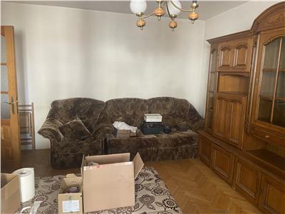 Apartament 3 camere , zona ultracentrala-Primaria Focsani ,etaj 2/8 ,decomandat , liber
