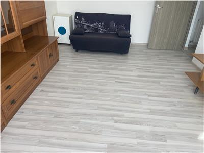 Garsoniera de inchiriat , cartier Sud , decomandata 37 mp , mobilata si utilata , centrala termica proprie