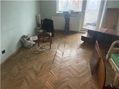 Apartament 3 camere , zona Unirea Principatelor (Unitatea de Pompieri ) , et 2/3 , decomandat , liber