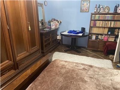 Apartament 3 camere ,zona Politia Judeteana Focsani , et 1/3 , decomandat