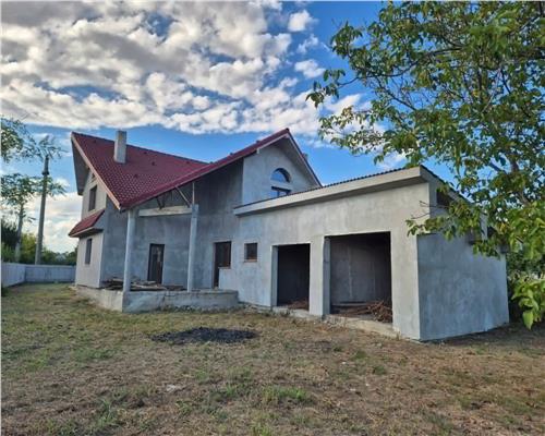 Casa de vanzare in sat  Botarlau , parter si mansarda cu suprafata de 242 mp , teren 846 mp