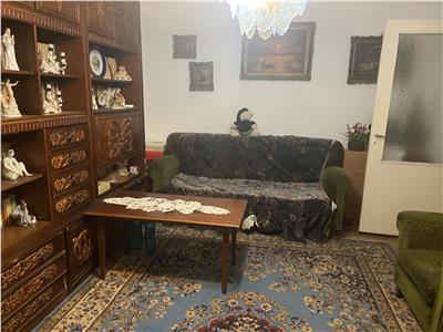 Apartament 3 camere , zona cartier Sud , decomandat ,72 mp ,centrala termica individuala