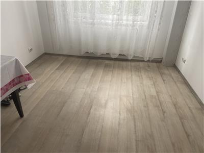Garsoniera de vanzare ,Zona cartier Gara, 32 mp , et 3/4 , renovata , libera