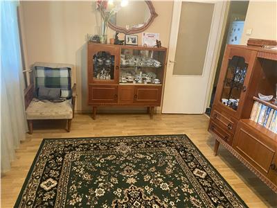 Apartament 3 camere , zona Scoala 10- Sala Polivalenta, et 4/8 , decomandat