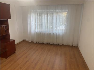 Apartament 3 camere , zona 2 Stejari - strada Bucegi , et 1 , decomandat , liber