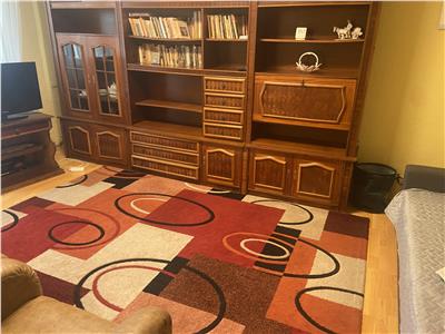 Apartament 3 camere , zona Casa de Pensii , et 2/4 , decomandat