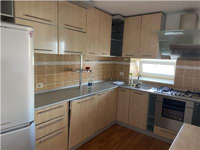 Apartament 4 camere transformat in 3 camere , zona ultracentrala Piata Moldovei , et 1/4 , 92 mp , imbunatatit