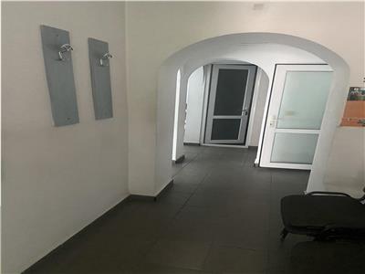 Spatiu comercial , zona Sala Polivalenta ,72 mp , parter ,stradal , actual cabinet medical